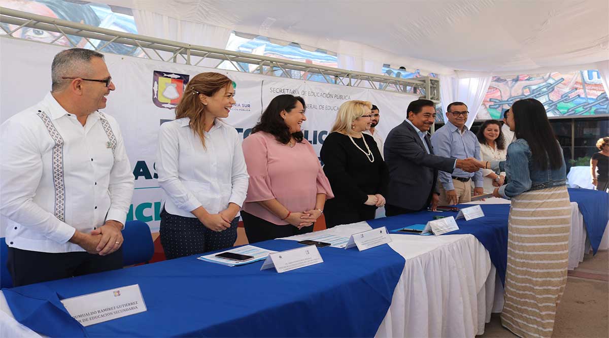 Recibieron plazas definitivas y temporales 147 docentes de BCS