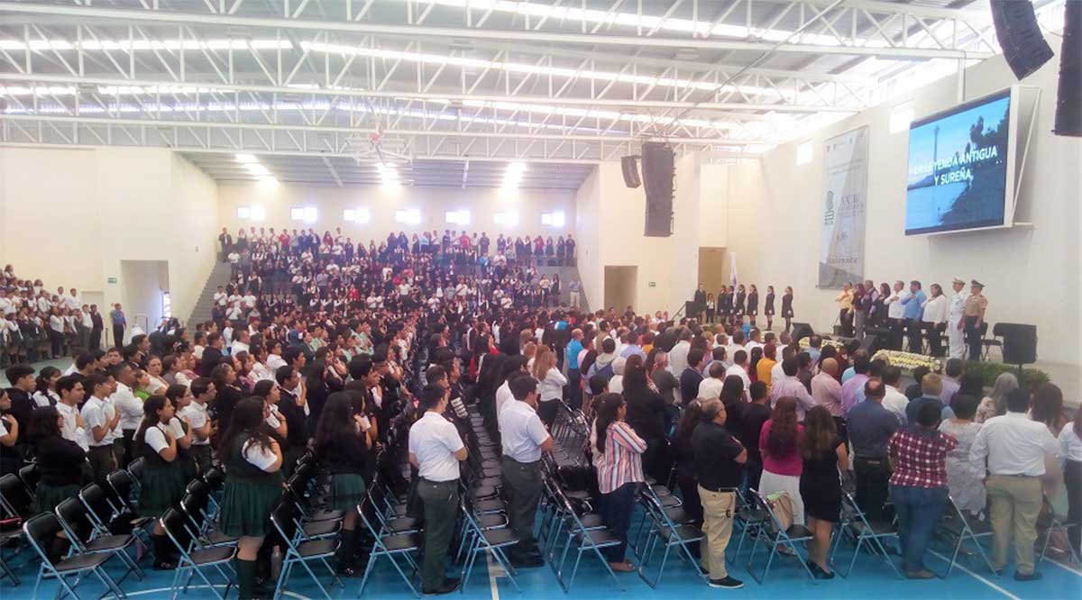 A los estudiantes de ahora los transforman las redes sociales: R. Holmos