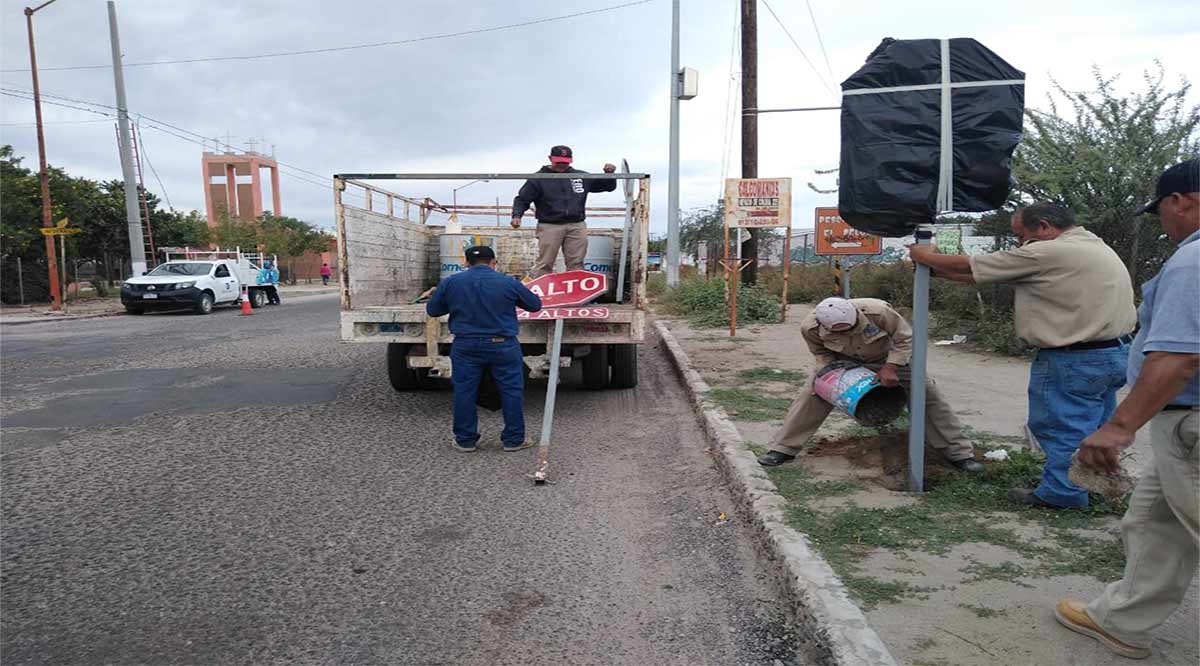 Se habilita 4 altos de circulación en calles de la colonia Solidaridad Mezquitito