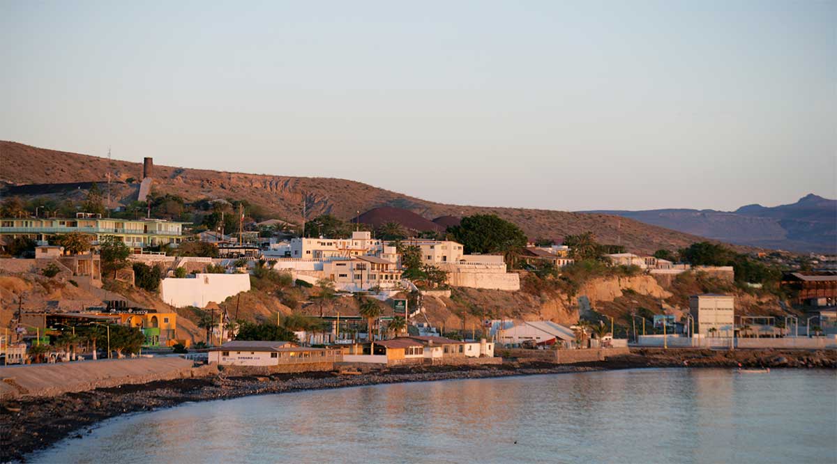 Cierran a la navegación el puerto de Santa Rosalía por fuertes vientos