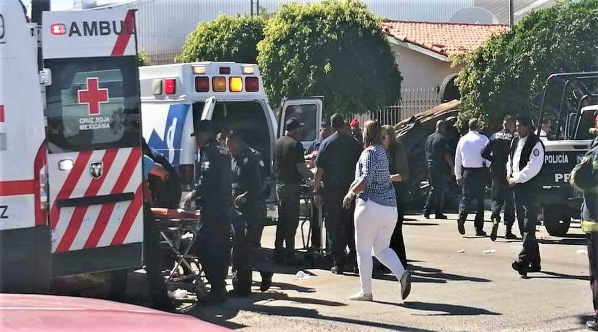Aparatoso choque deja 5 policías y 4 civiles lesionados en La Paz
