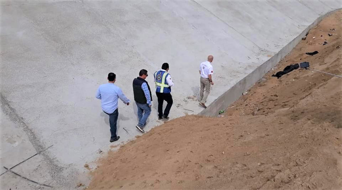 Supervisan obra de encauzamiento en arroyo El Zacatal