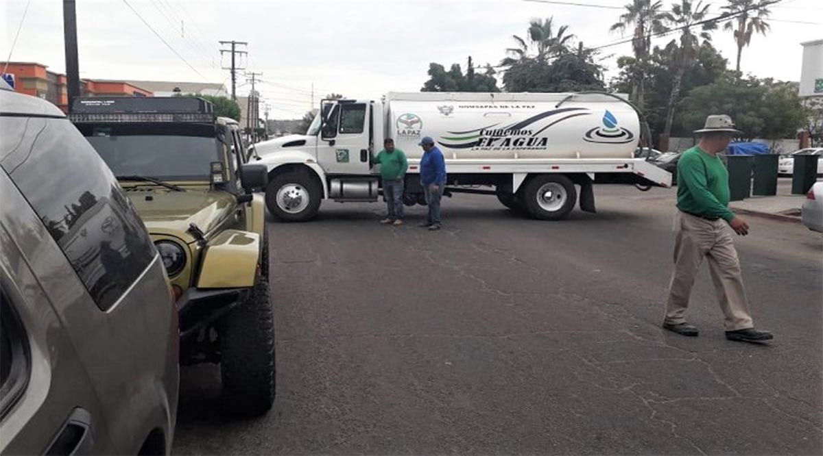 Se mantiene el paro en el Oomsapas de La Paz y crece el bloqueo de calles