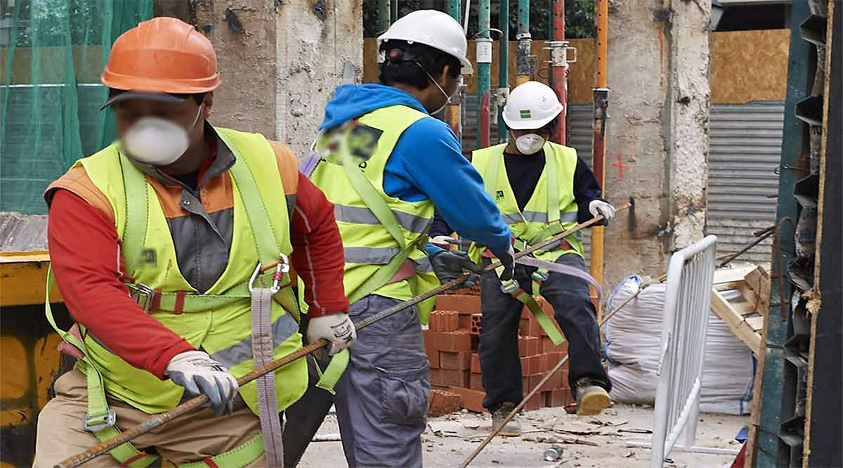 Llaman a trabajadores de la construcción a tomar medidas para evitar los golpes de calor