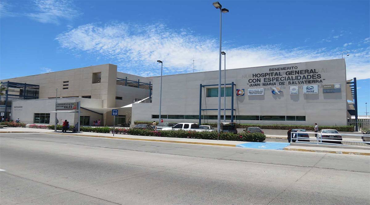 Auxilian patrulleros a persona que convulsionaba en la vía pública