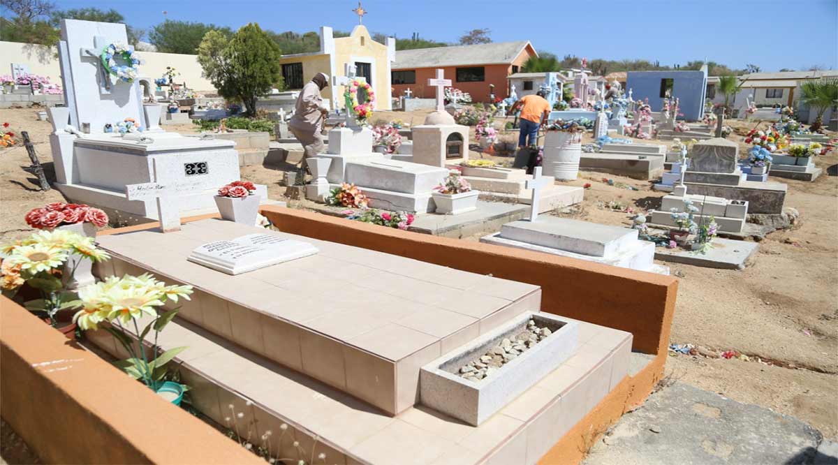 Operan con normalidad los panteones en Los Cabos