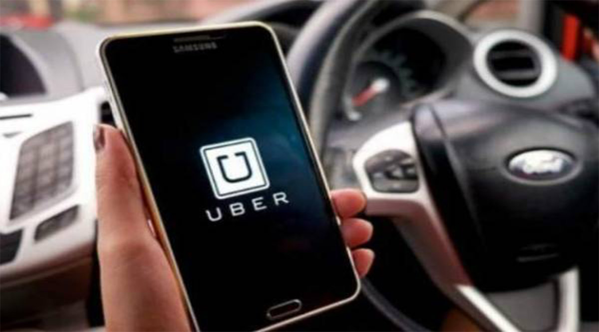 Despojan de su carro a operadora de Uber