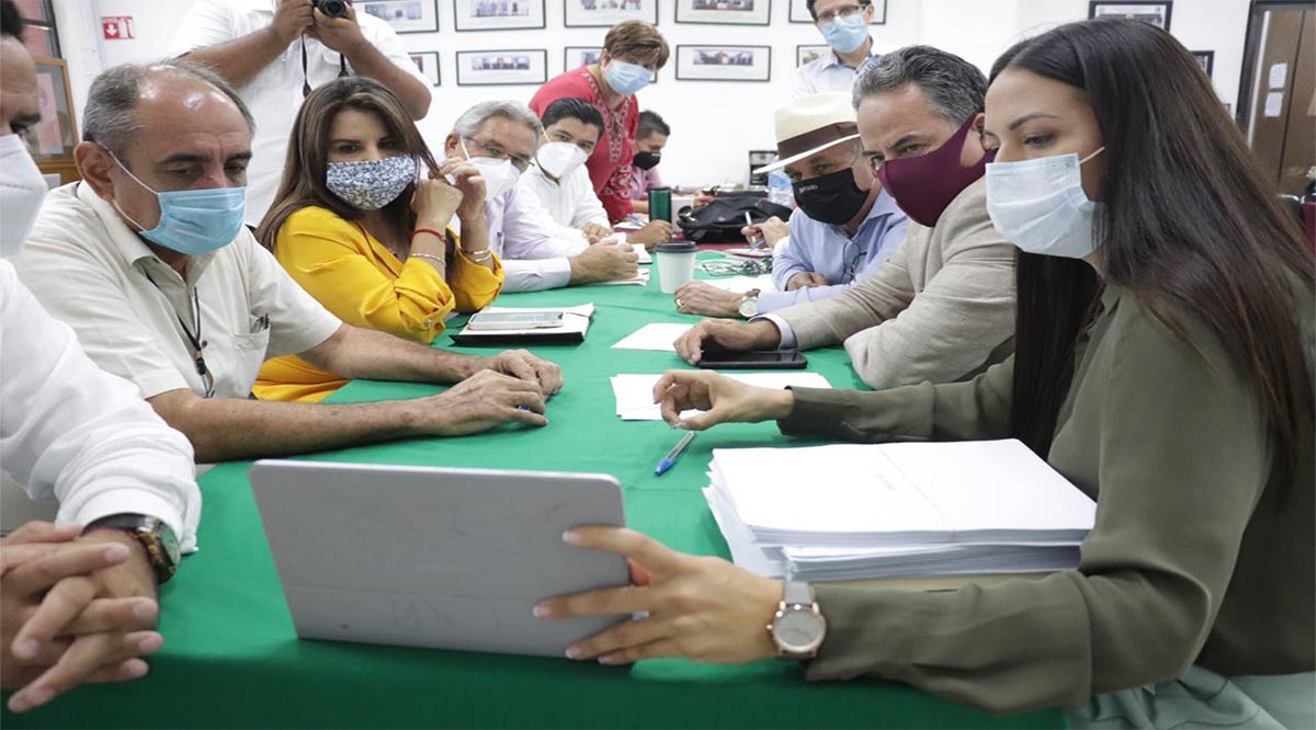 Acude Alcaldesa de Los Cabos al Congreso en medio de la incertidumbre legislativa