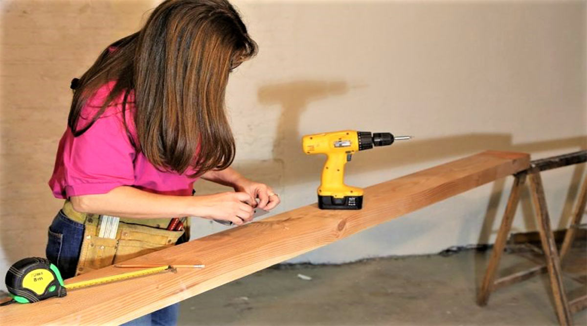 Ofrecen curso en línea  de taller de mecánica automotriz y carpintería para mujeres en BCS