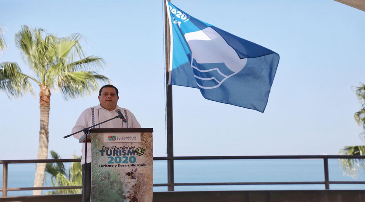 Izan la bandera Blue Flag en El Coromuel y Marina Cortés