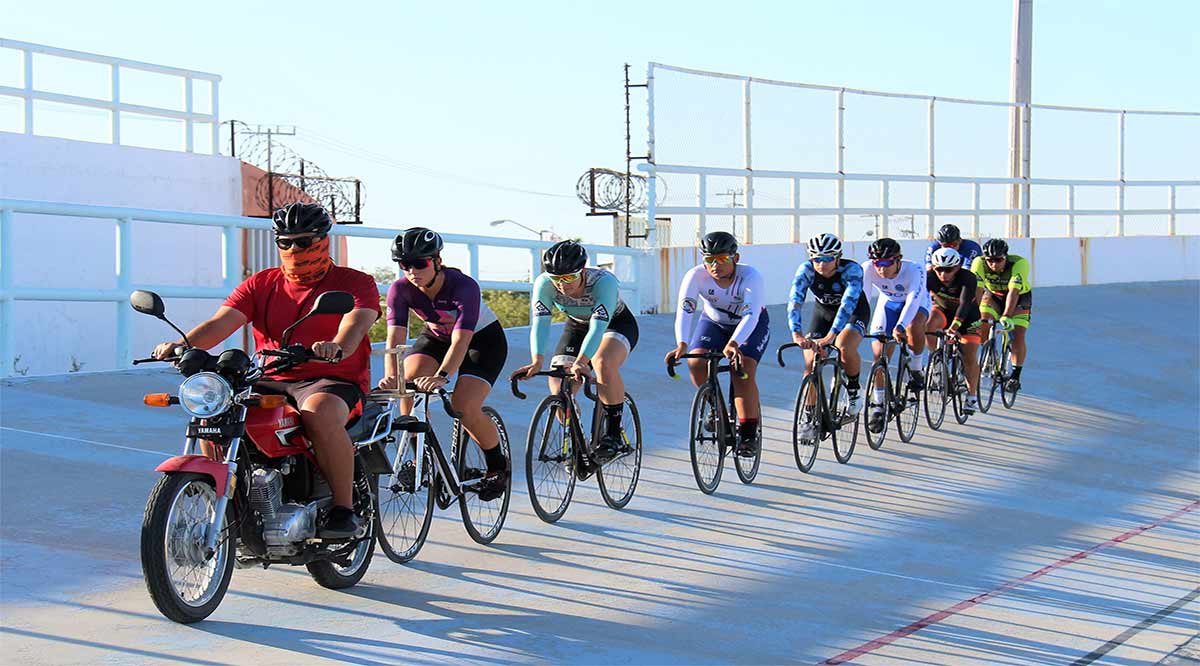 Entrenan ciclistas de BCS para el Campeonato Nacional de Pista