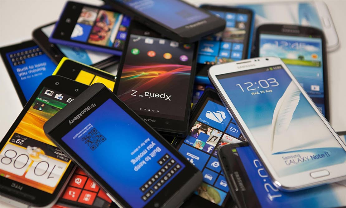 Vacían de celulares módulo de tienda Coppel