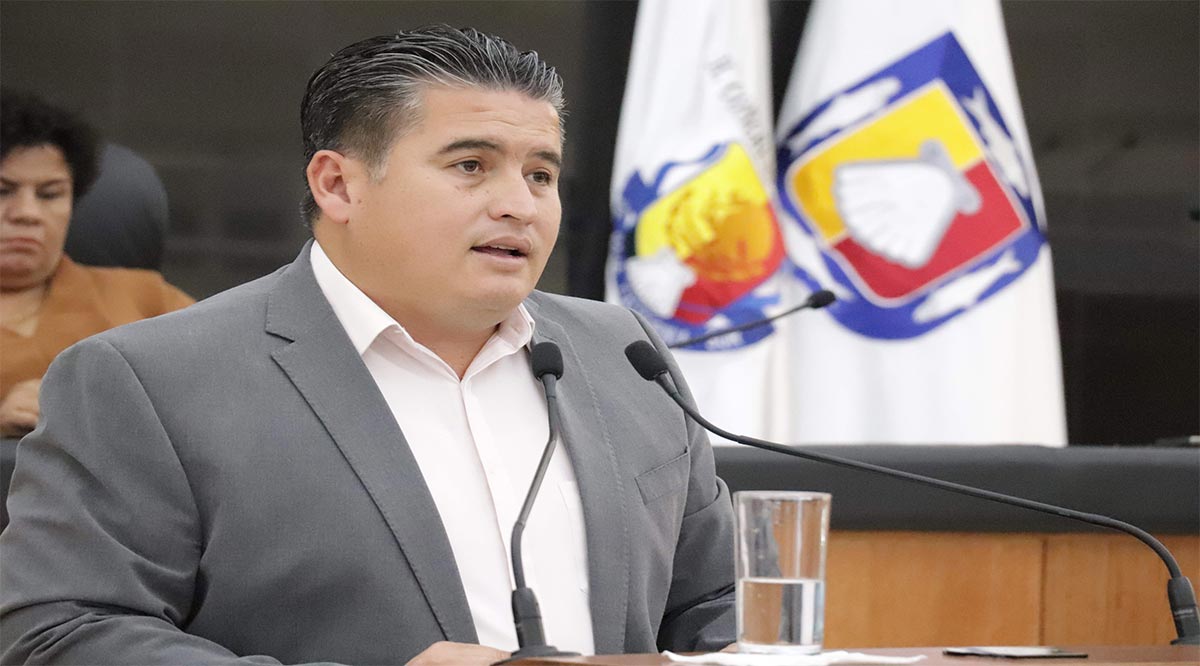 Exhiben de golpeador al diputado Arce y luego lo quieren ‘correr’ los trabajadores del Congreso
