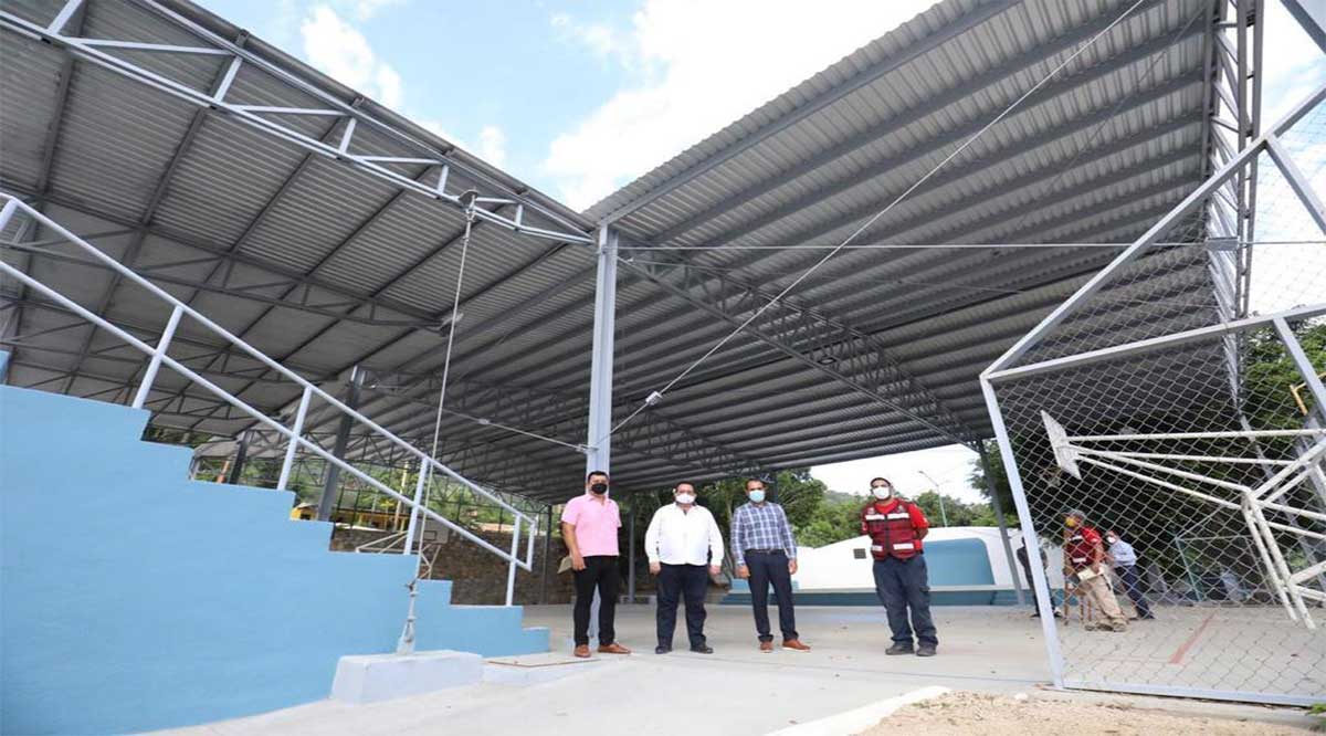 Entregan techumbre de la cancha de usos múltiples en San Bartolo