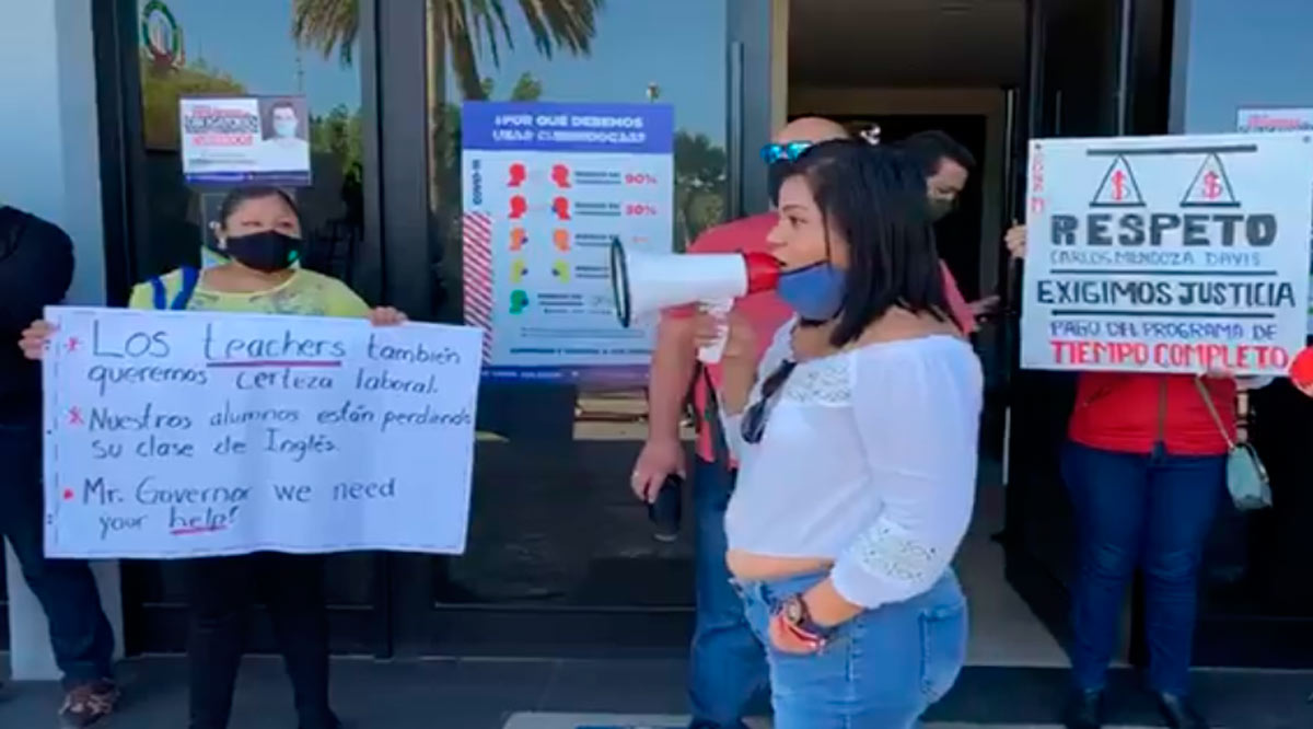 Se manifiestan docentes de Tiempo Completo; autoridades de BCS comprometen gestionar pago antes del 4 de diciembre