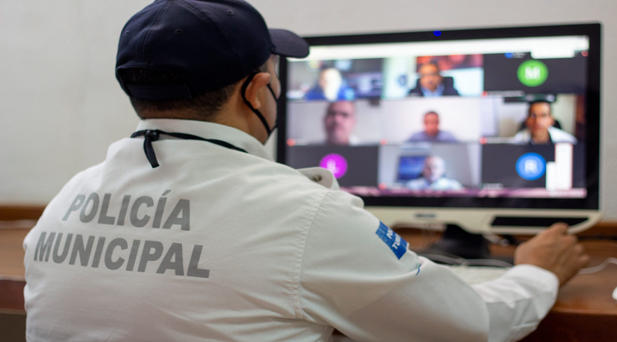 Capacitan en el idioma inglés a elementos de la Policía Turística de La Paz