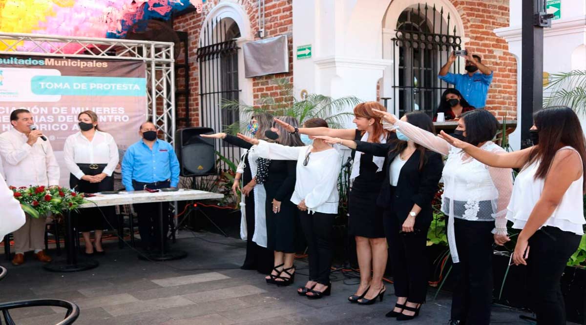 Rinden protesta integrantes de la Asociación de Mujeres Empresarias del Centro Histórico de La Paz