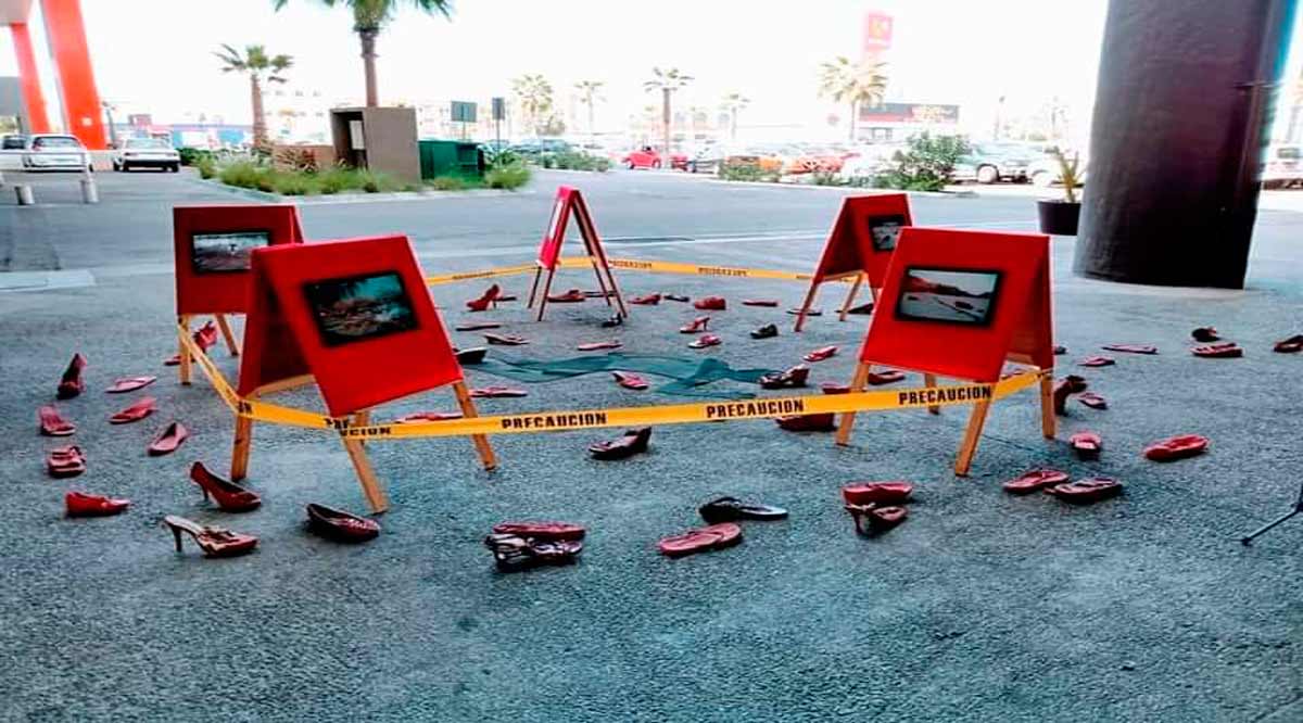 Inauguran exposición Zapatos Rojos en La Paz
