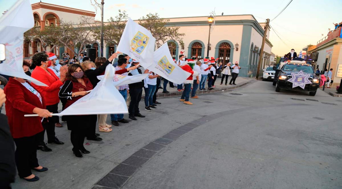 Entregan dulces y juguetes vía la Caravana Navideña 2020 en Los Cabos