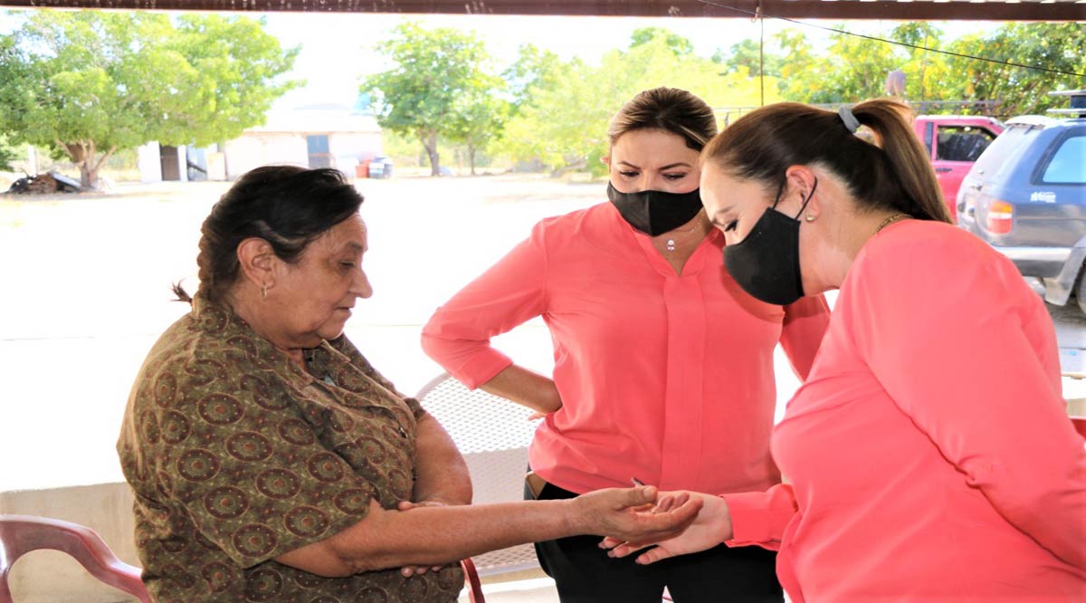 Entrega DIF La Paz apoyos en comunidades rurales
