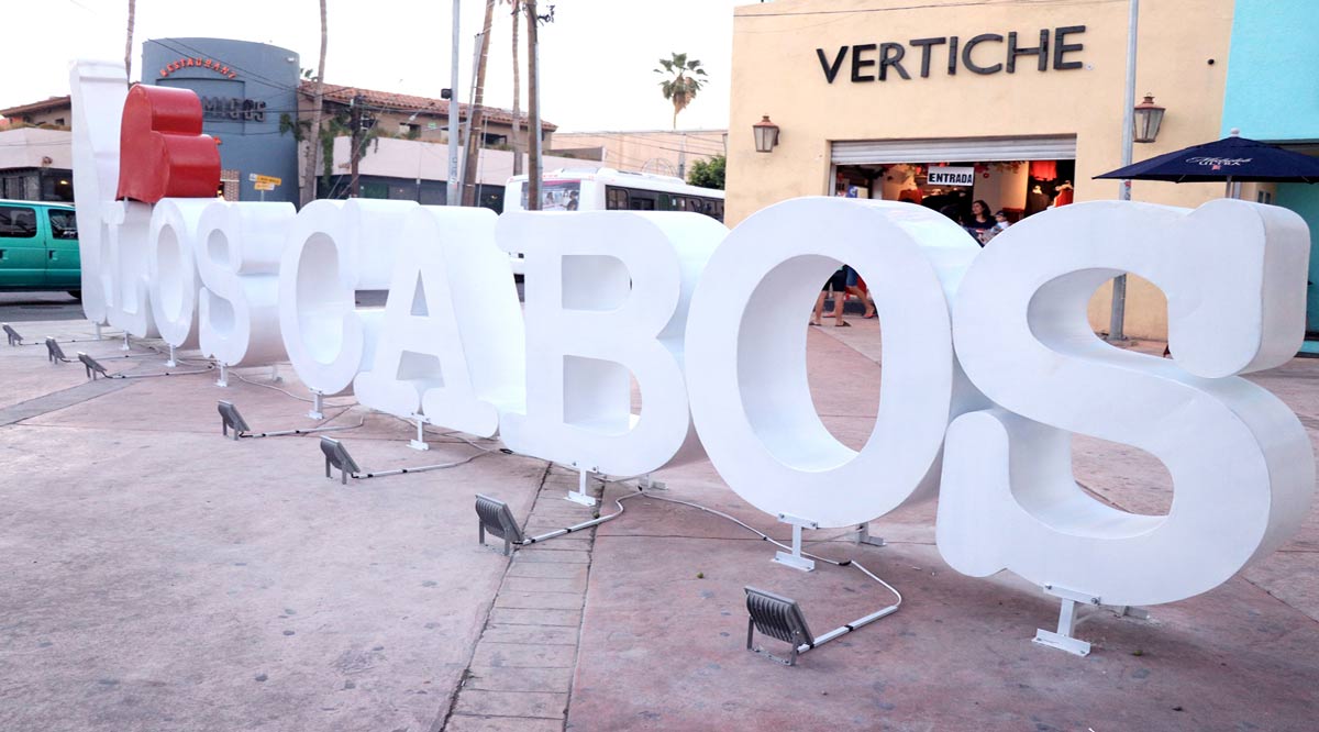 Colocan letras monumentales I Love Los Cabos en CSL