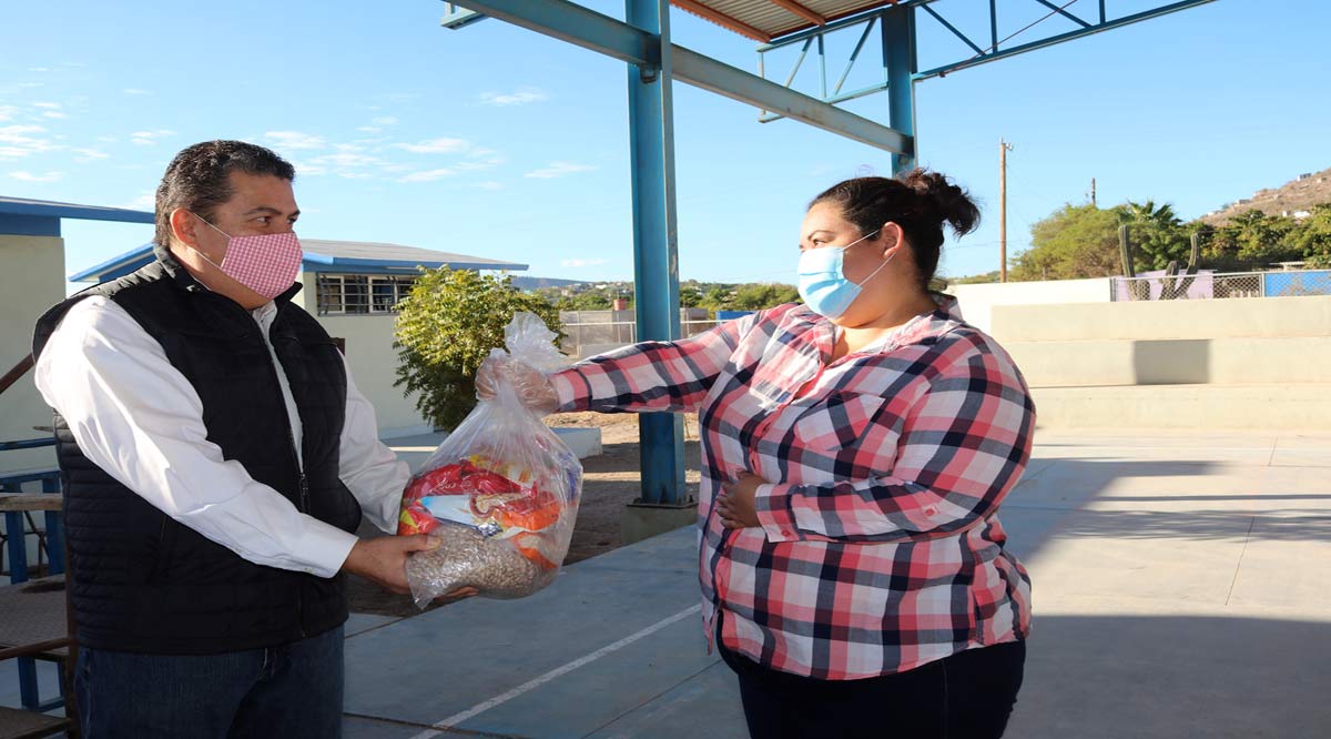 Entregan más de 14 mil paquetes de insumos alimenticios en beneficio de 4,811 alumnos