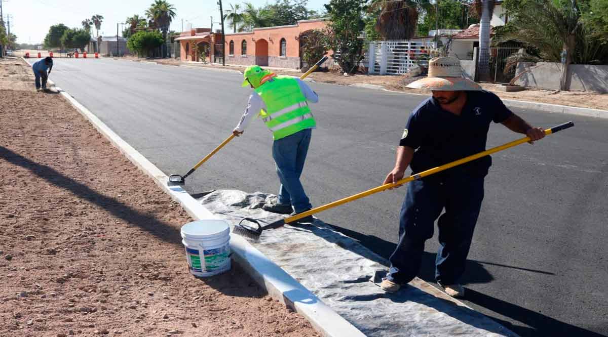Avanzan obras de pavimentación en Chametla, El Centenario y La Paz