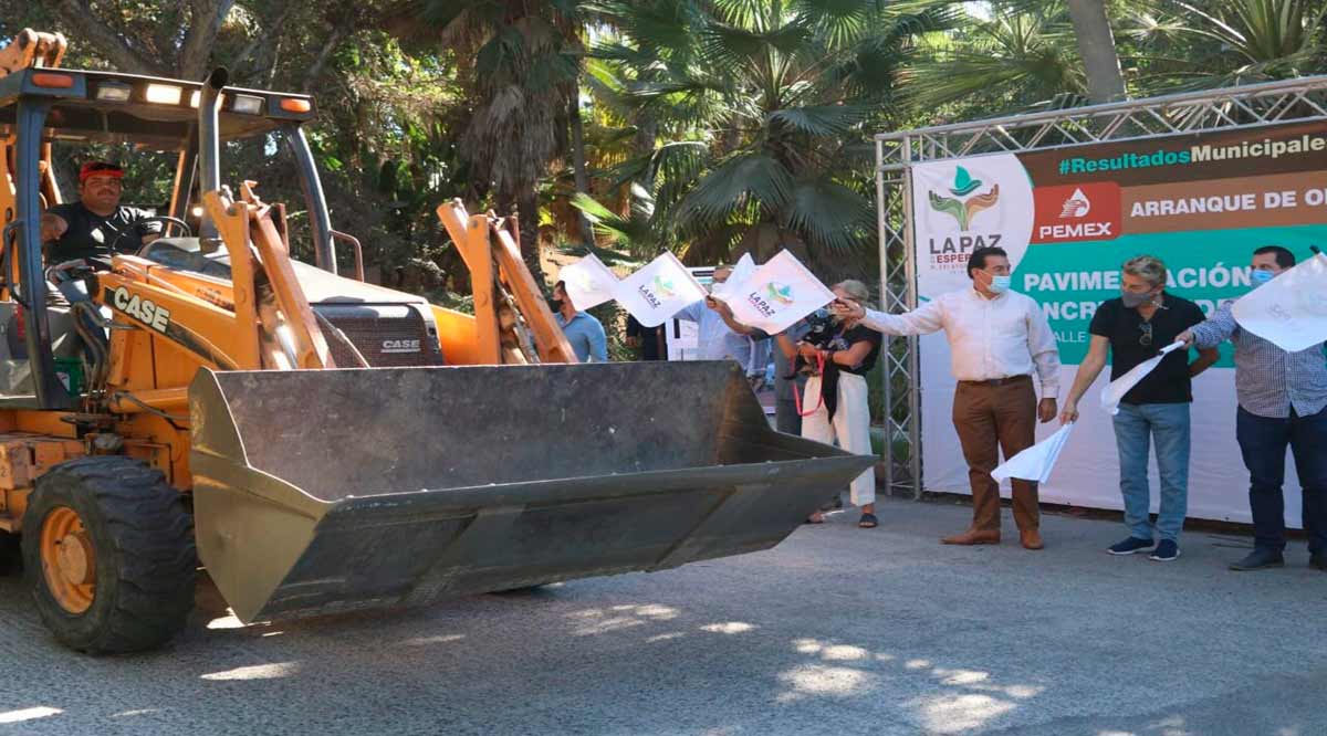 Arrancan obra de pavimentación de la calle Topete en Todos Santos Arrancan obra de pavimentación de la calle Topete en Todos Santos