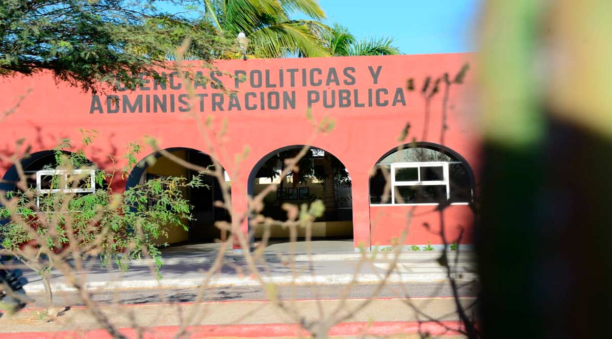Refrendan acreditación de la Licenciatura de Ciencias Políticas y Administración Pública de la UABCS