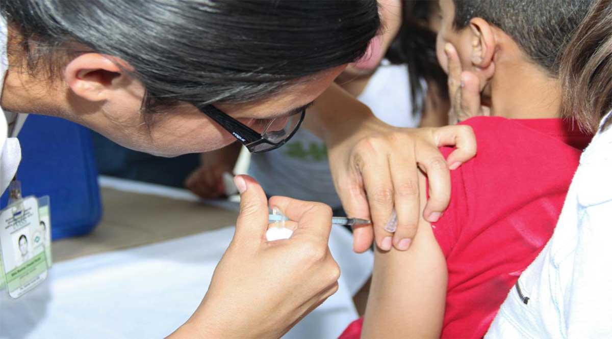 Vacunan contra la influenza en Comondú