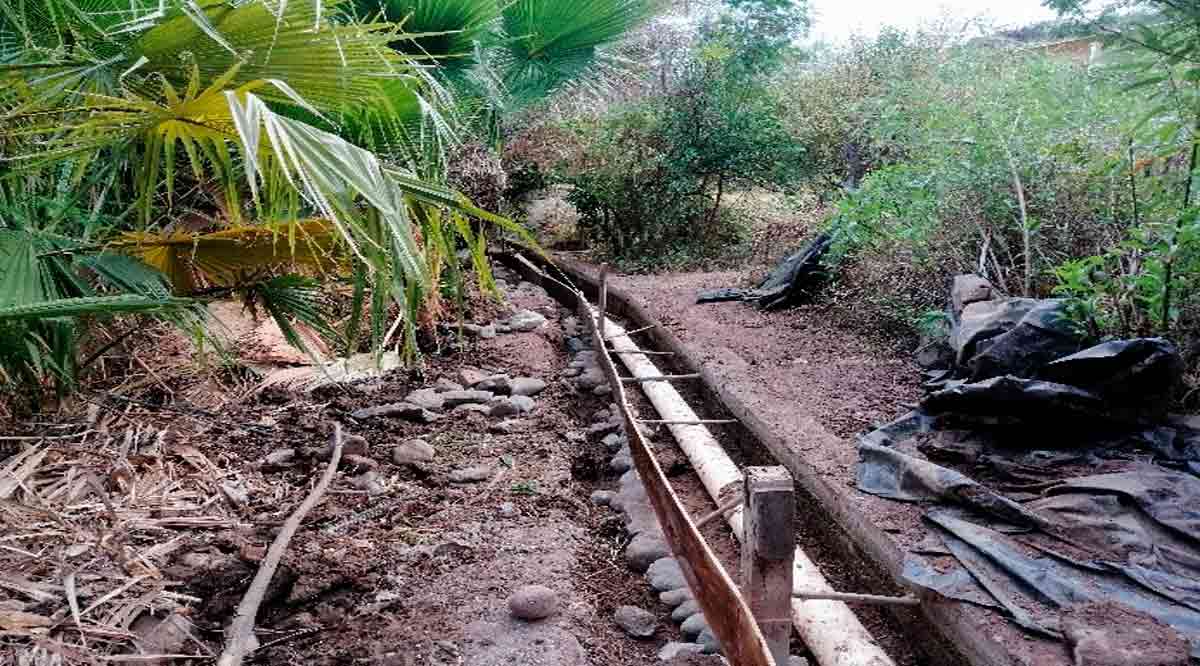 Reparan acequia en San Javier