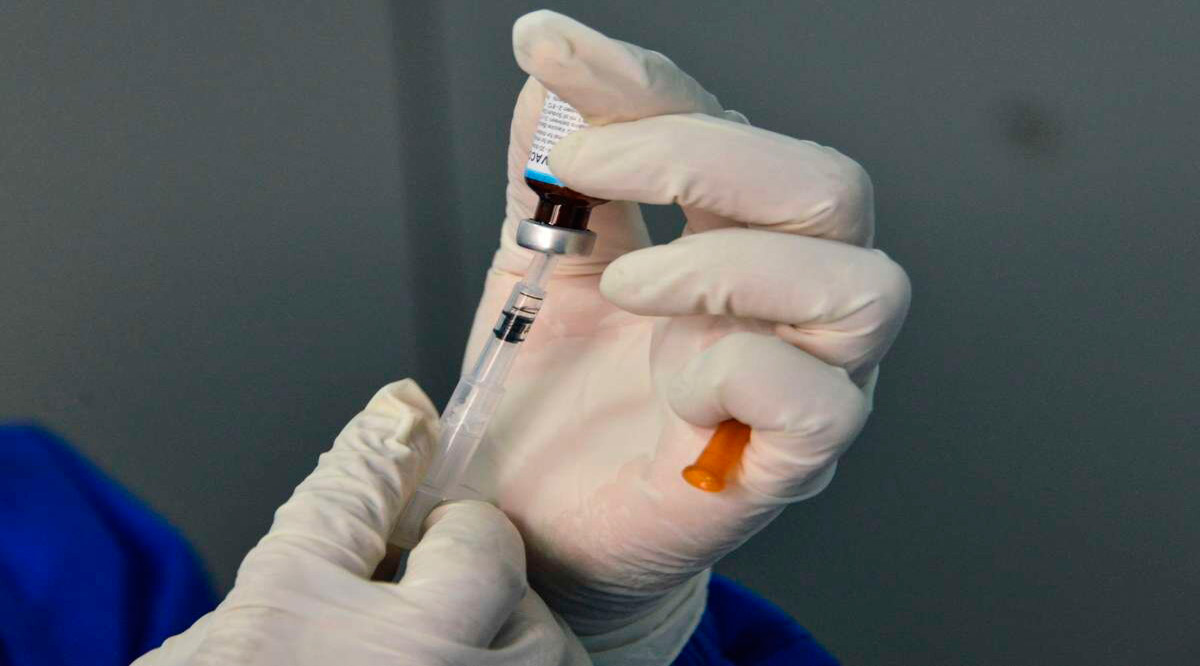 Sin fecha para más vacuna en BCS; se ha cubierto al 55% del personal de salud