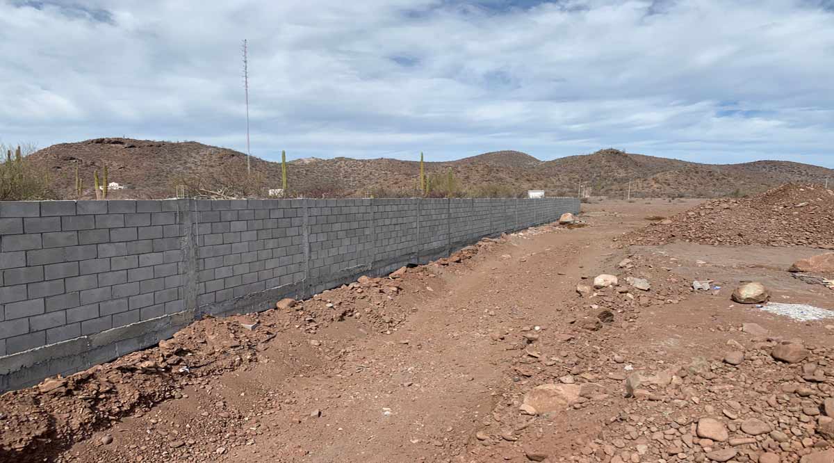 Levantan barda perimetral en el nuevo panteón municipal de Loreto