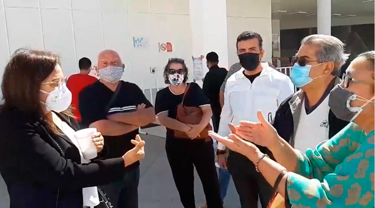 Protestan en Palacio Municipal comerciantes del mercado orgánico artesanal de La Paz
