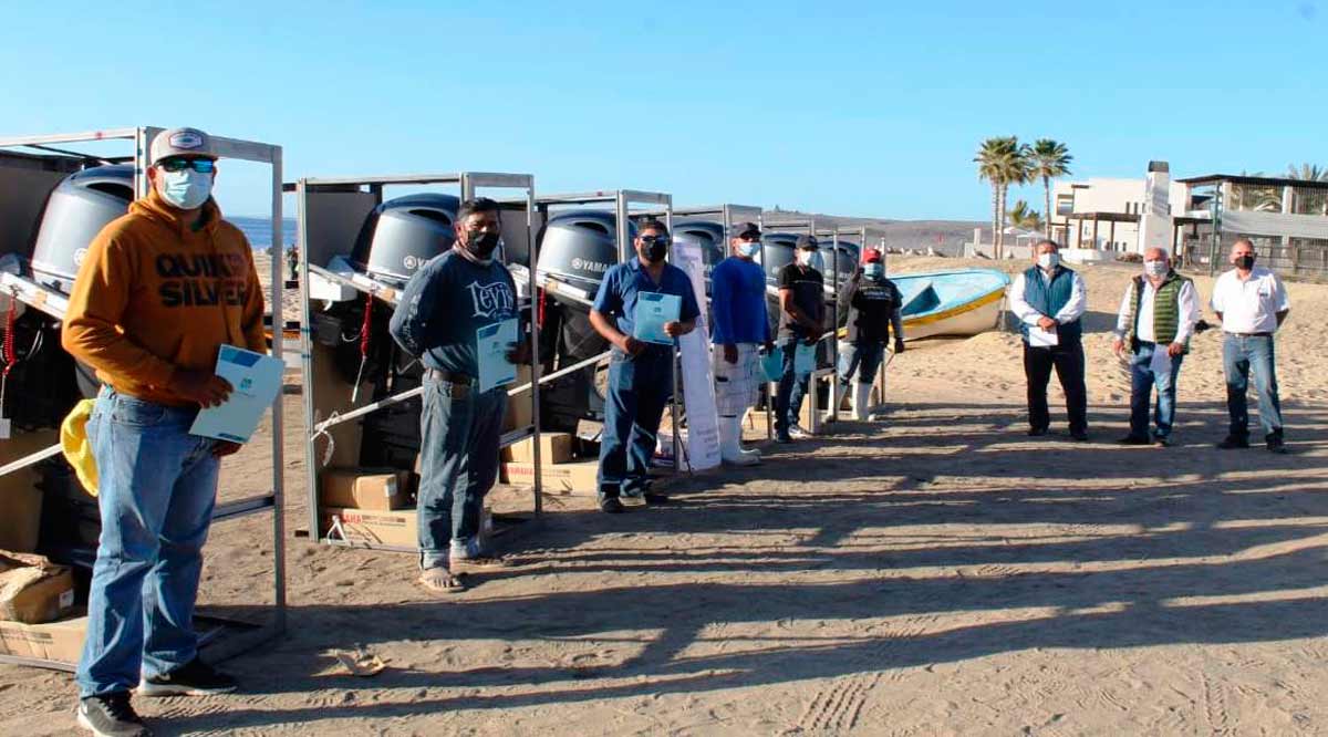 Entregaron motores fuera de borda a pescadores de Todos Santos