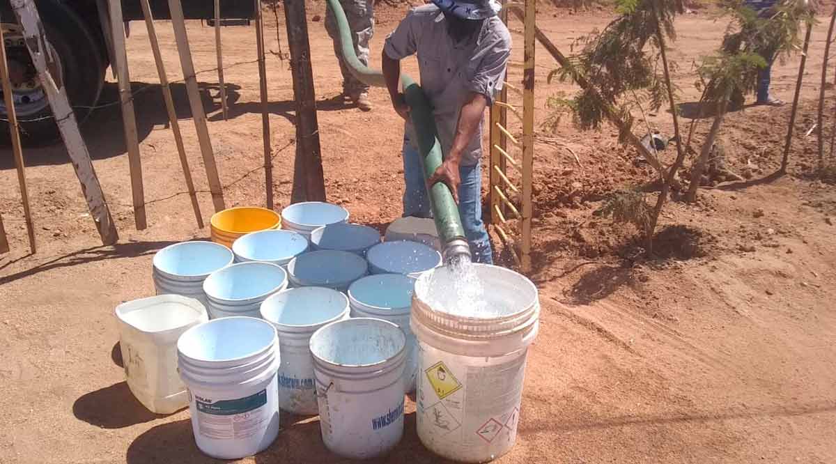 Ofrecen autoridades agua a través de pipas a familias que lo requieran en CSL