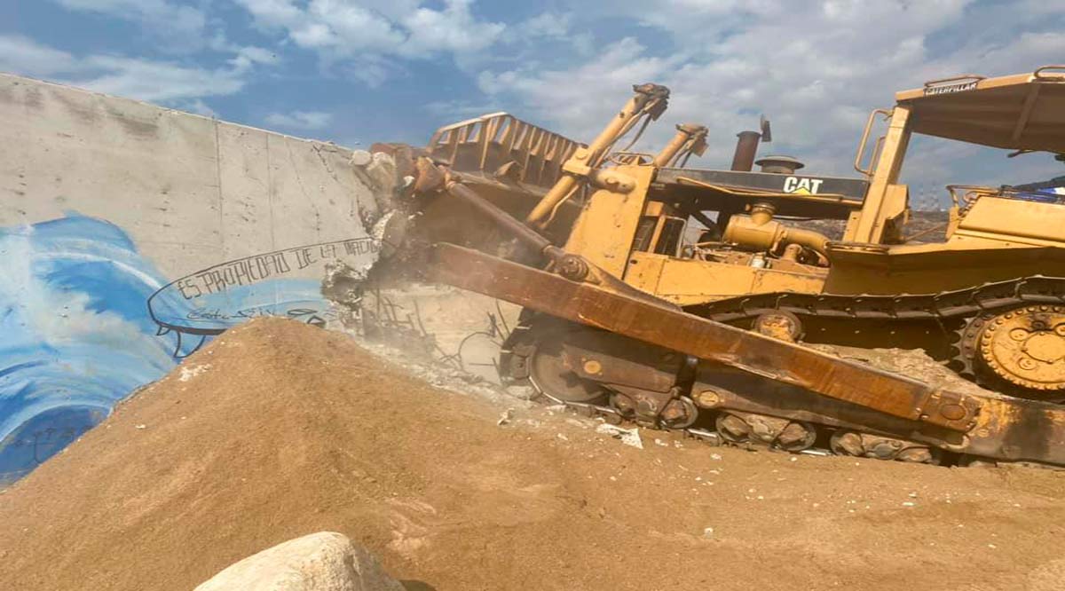 Derrumban el muro de Costa Azul en Los Cabos; propietarios inconformes