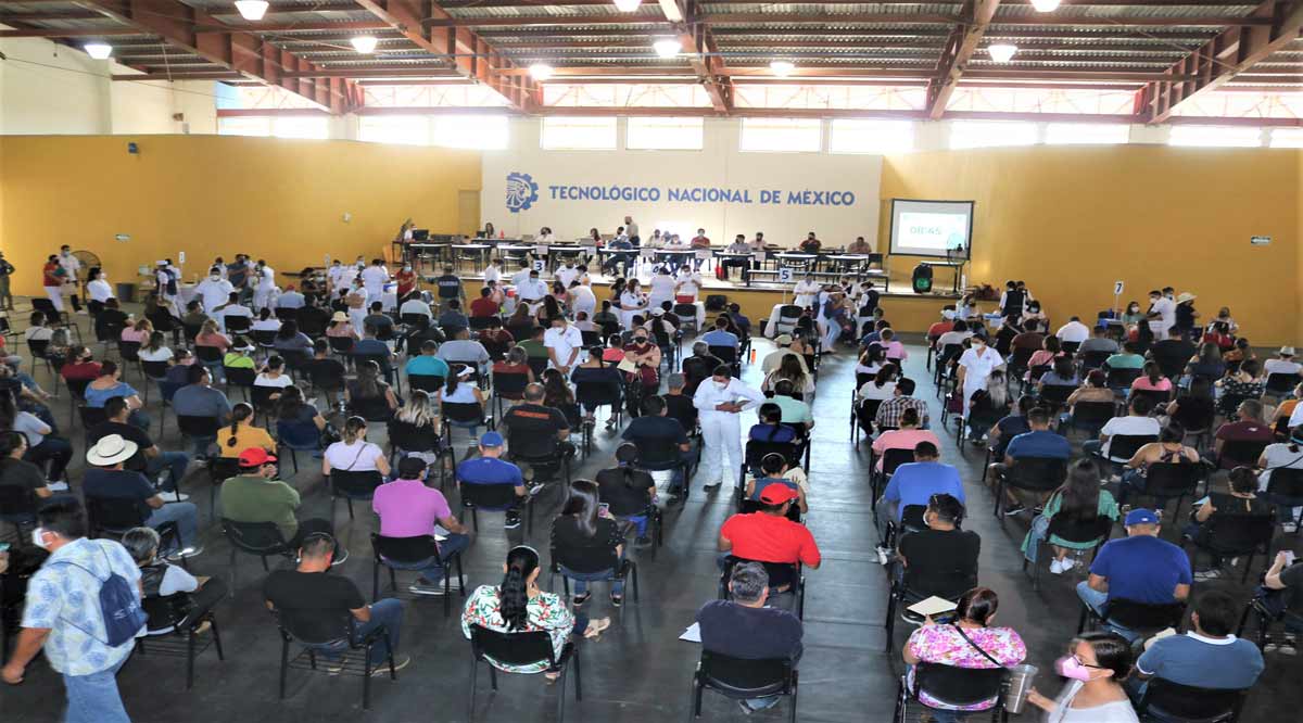 Aplicaron en el segundo día 5 mil dosis de vacuna contra el Covid-19 a personal educativo de BCS Aplicaron en el segundo día 5 mil dosis de vacuna contra el Covid-19 a personal educativo de BCS