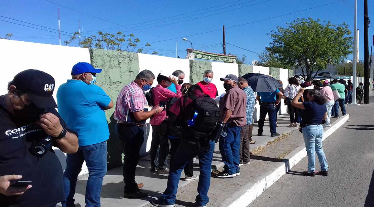 Con gran afluencia inició en La Paz la vacunación del grupo de 50 a 59 años