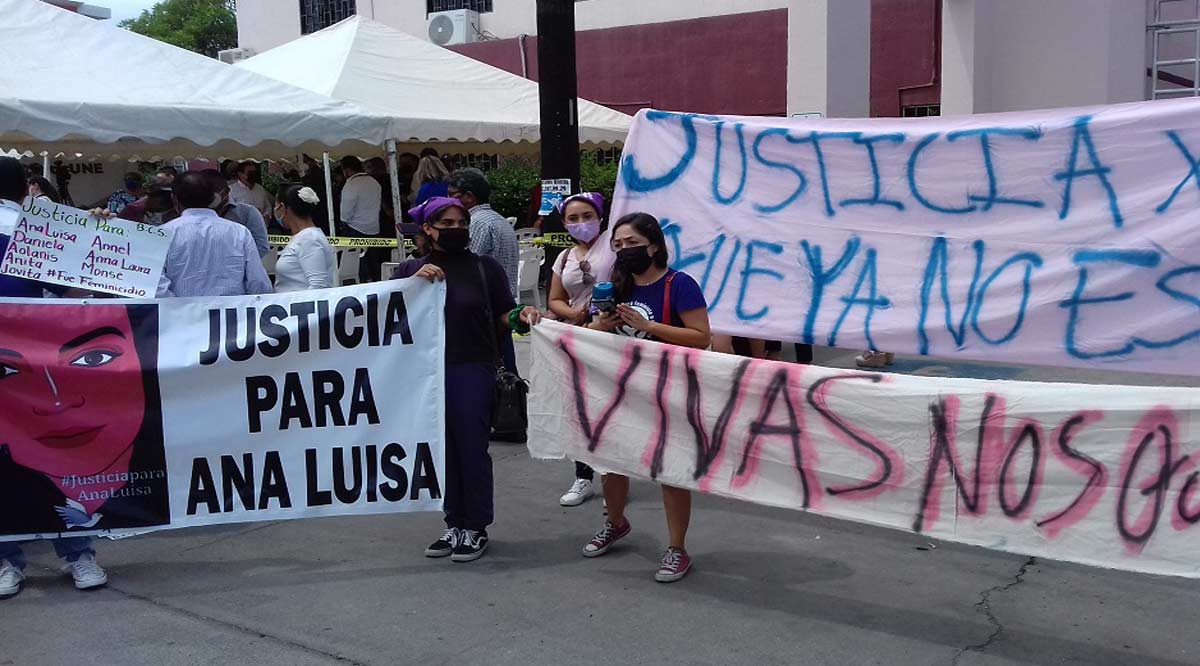 Piden mujeres justicia ante Víctor Castro por feminicidios en BCS