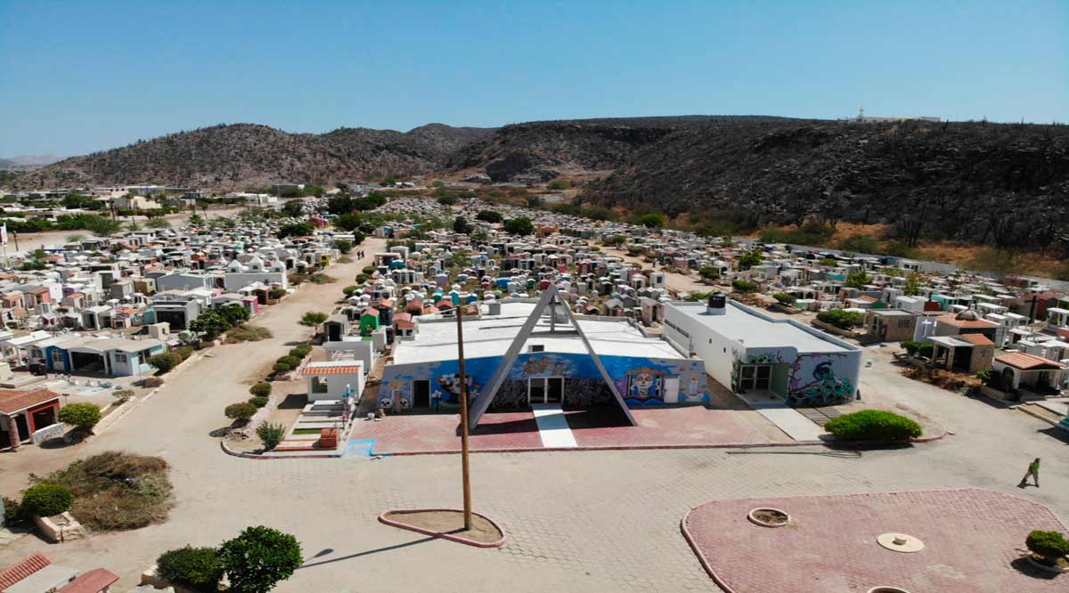 Permanecen en La Paz cerrados los panteones el Día del Padre