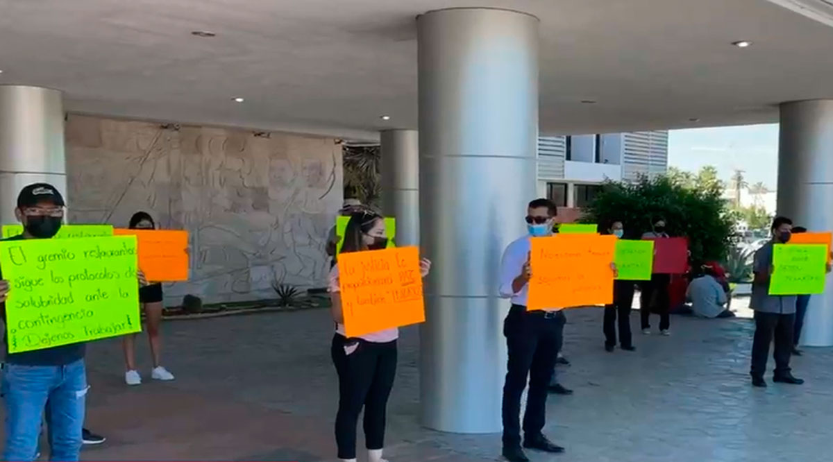 Protestan restauranteros de La Paz por restricciones ante la pandemia