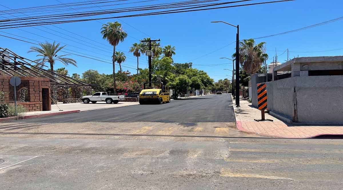 Realizan trabajos de reencarpetado en calles de Loreto