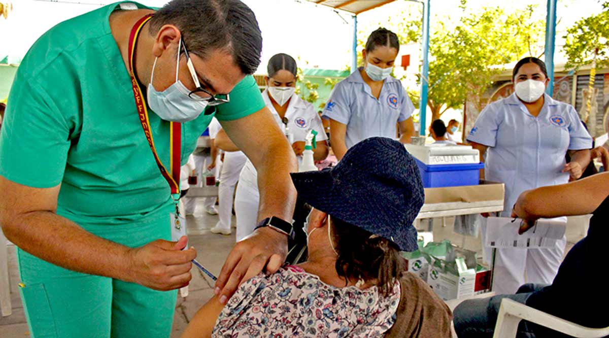 Buscan en BCS aplicar refuerzo de Covid-19 antes de que termine el invierno