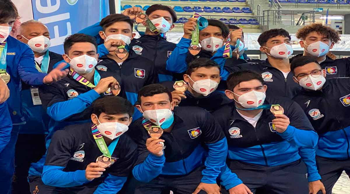 Bronce para el equipo de polo acuático de BCS