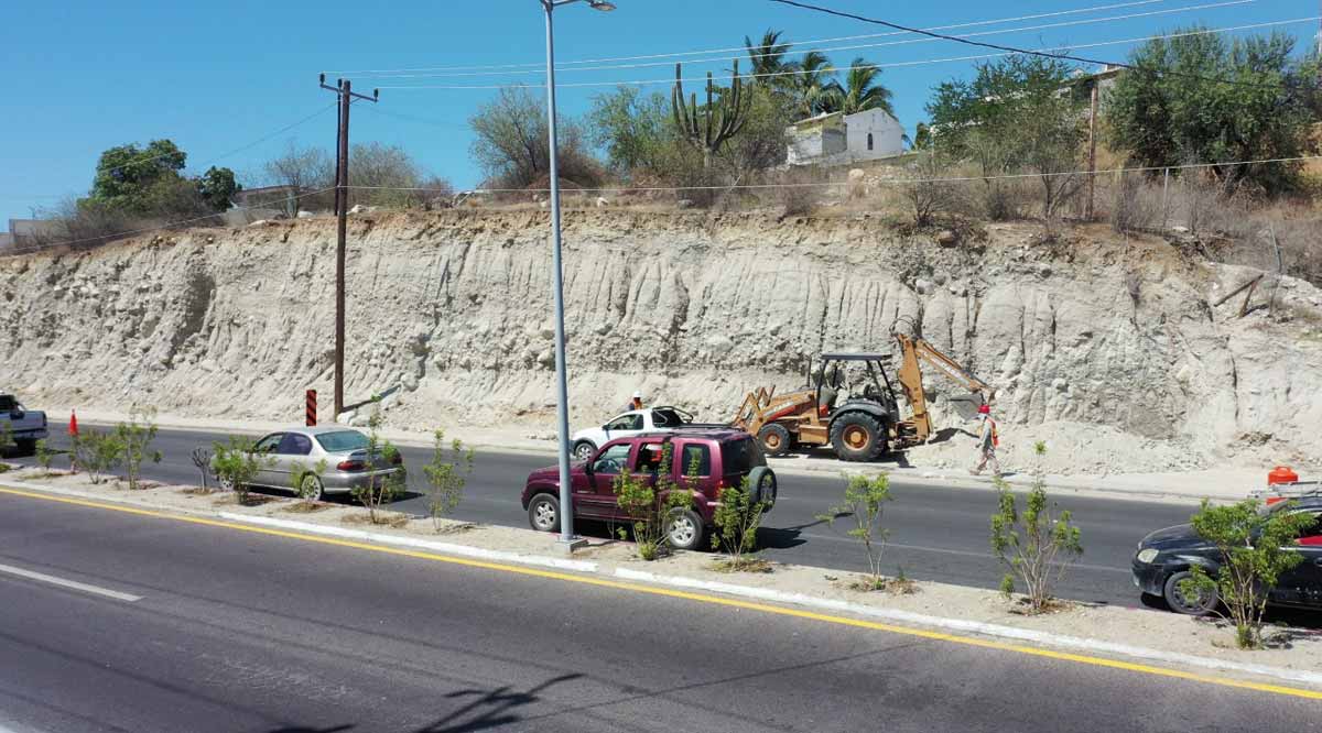 Trabajan en la construcción de un muro de gaviones en la “Y” griega de SJC