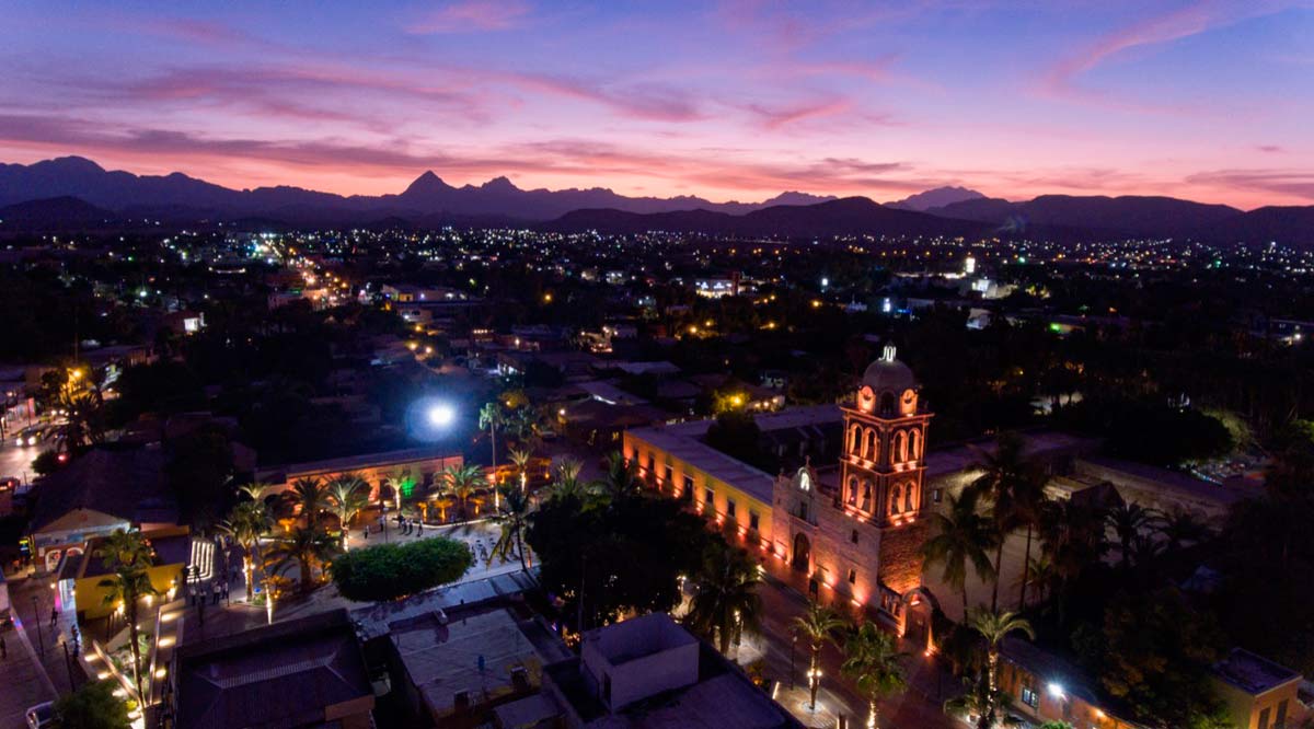 Entregan remodelación de la plaza Salvatierra en Loreto