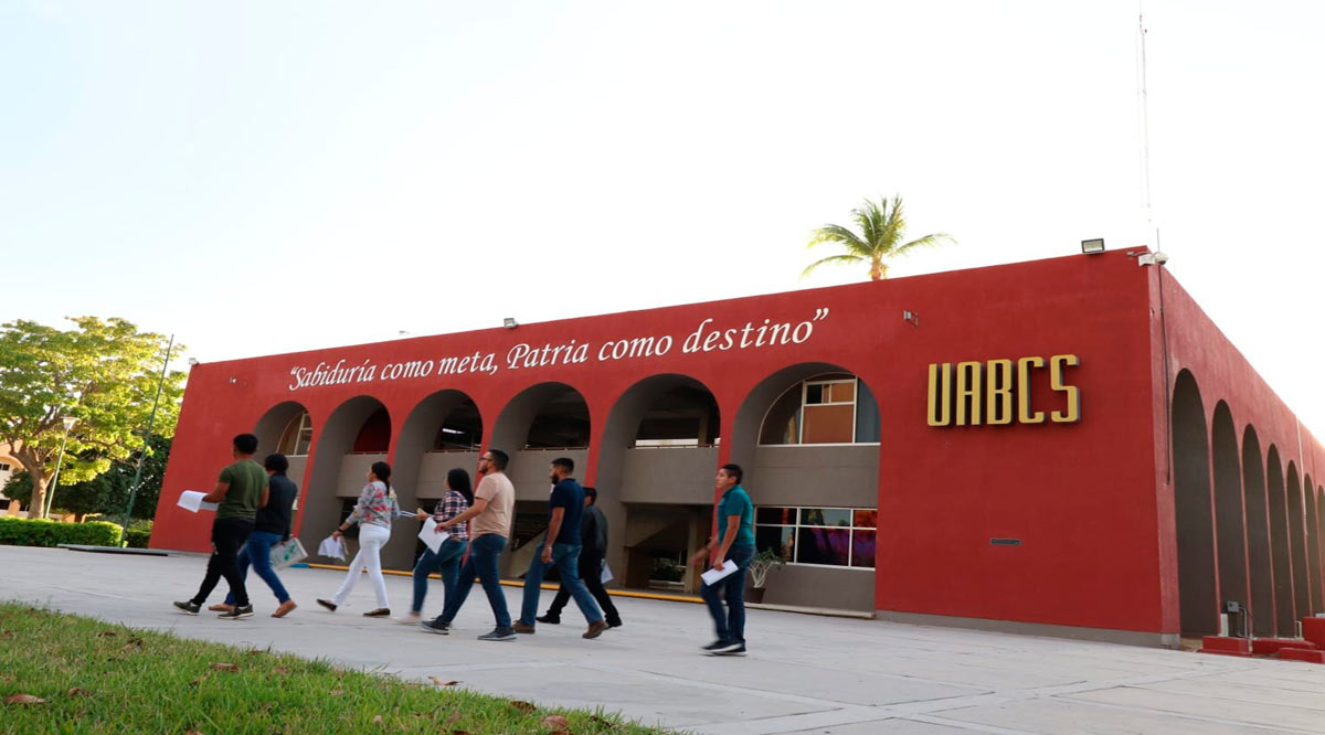 Otorga la UABCS becas para la condonación del pago semestral