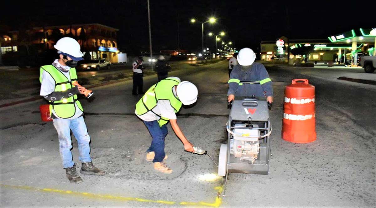 Realizan en CSL obras de bacheo nocturnas
