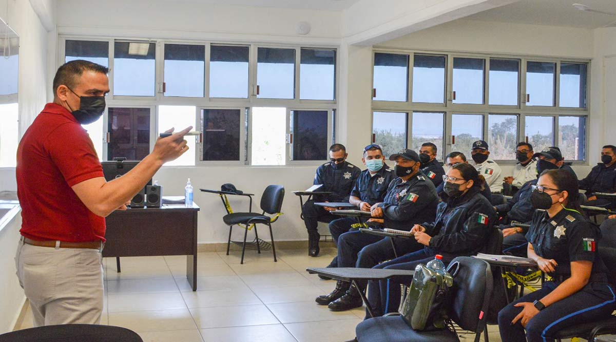 Imparten curso de primer respondiente a policías de La Paz